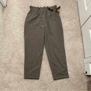 ZARA Basic green paper bag pant with adjustable high waist and cropped length